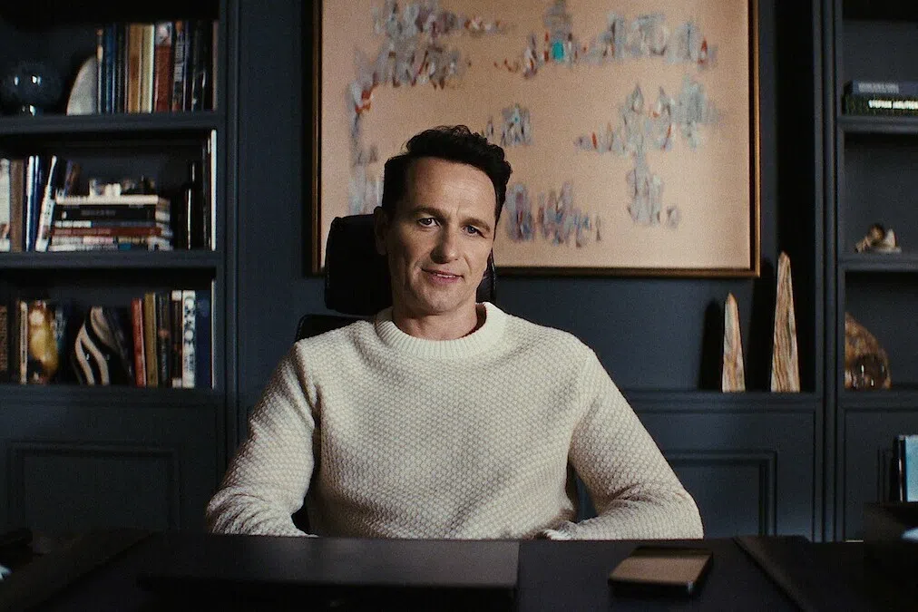 马修瑞斯演绎的偏执狂富二代，有着吸引观众视线的魅力。（Netflix提供）