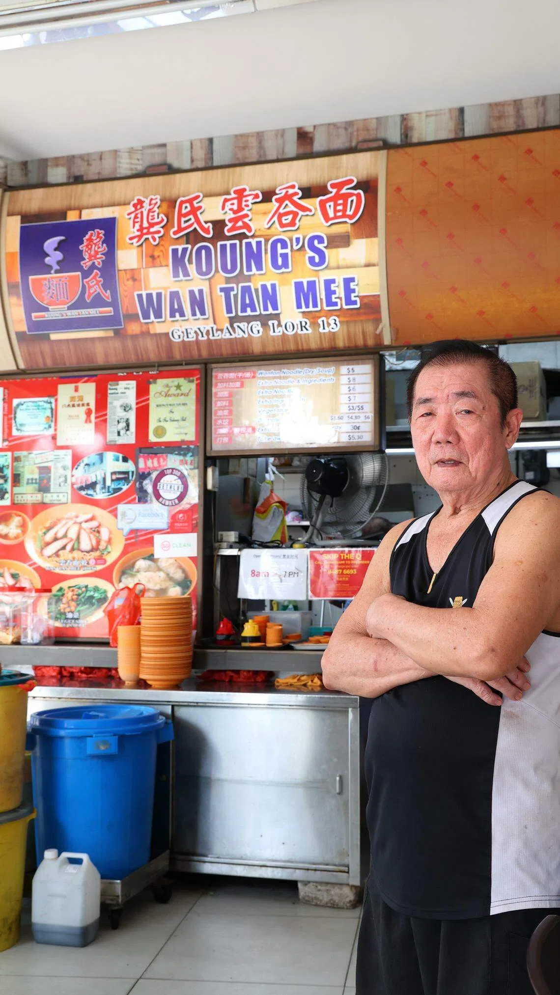 龚文广说他的云吞面味道跟60年前一样。（林明顺摄）