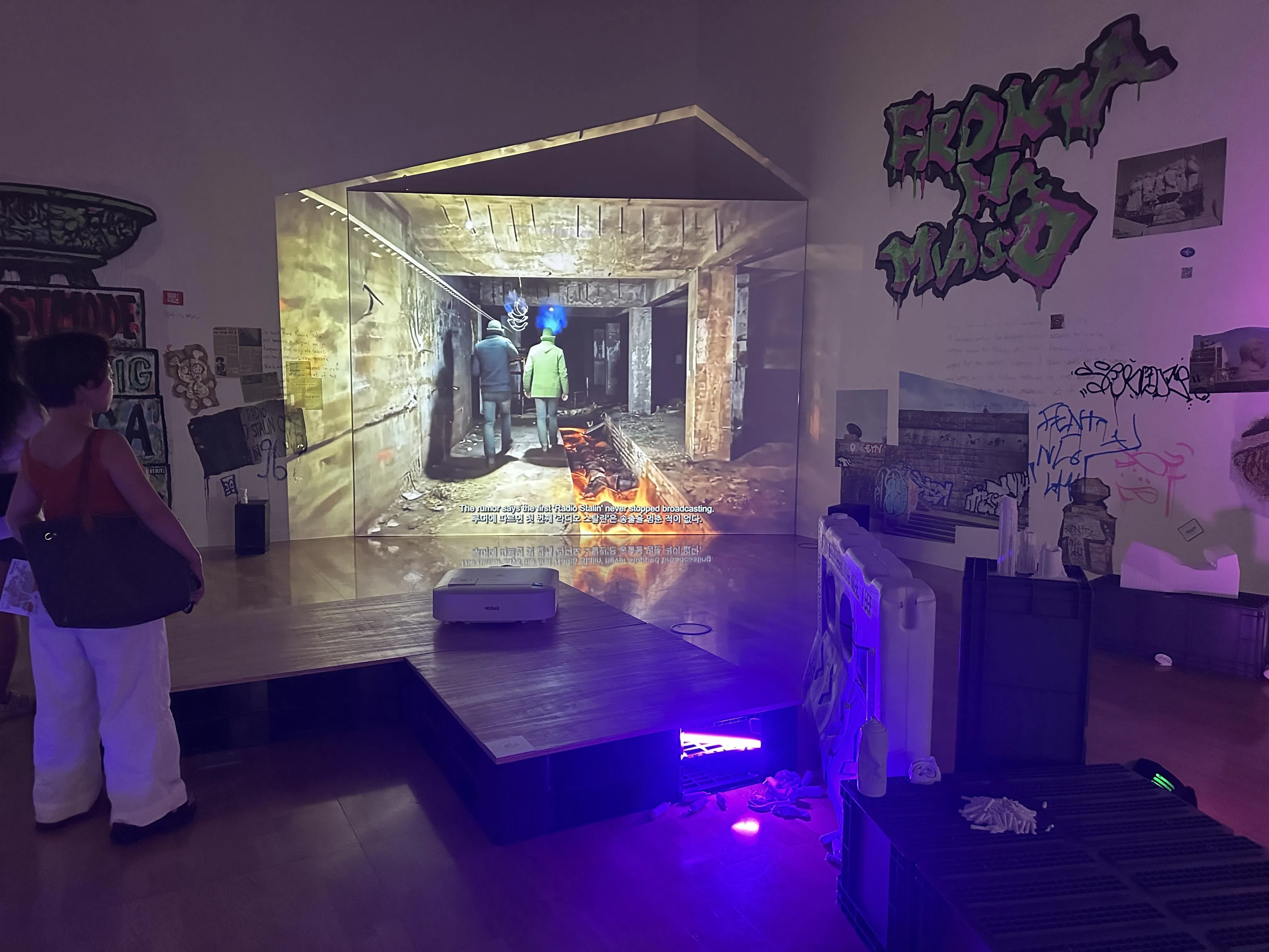 台湾馆的“无限副本：灰色地带”群展，令人再三玩味。（黄向京摄）