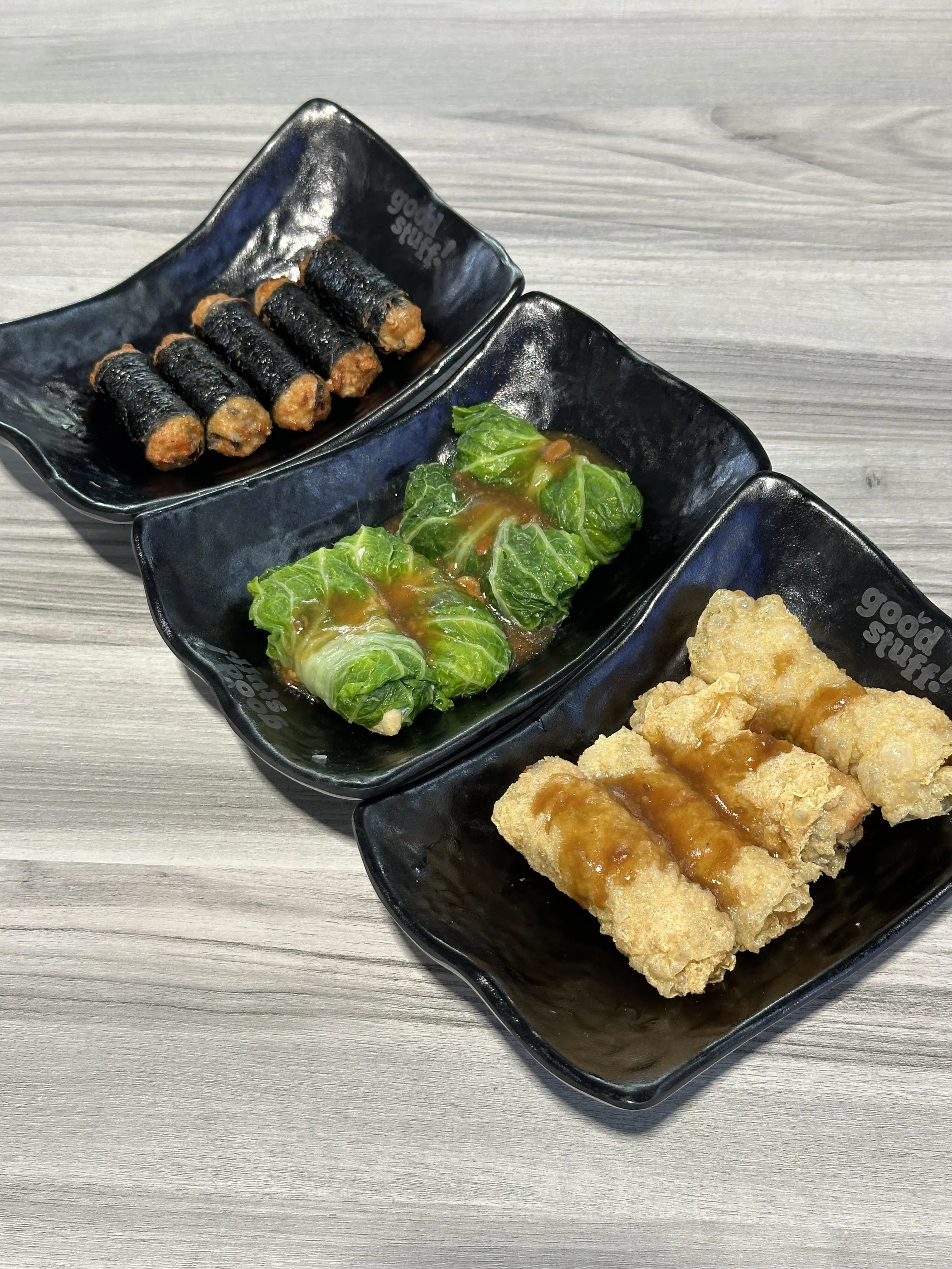 菜单最近新增了腐皮虾卷、娃娃菜虾卷及紫菜虾卷。（叶晓虹摄）