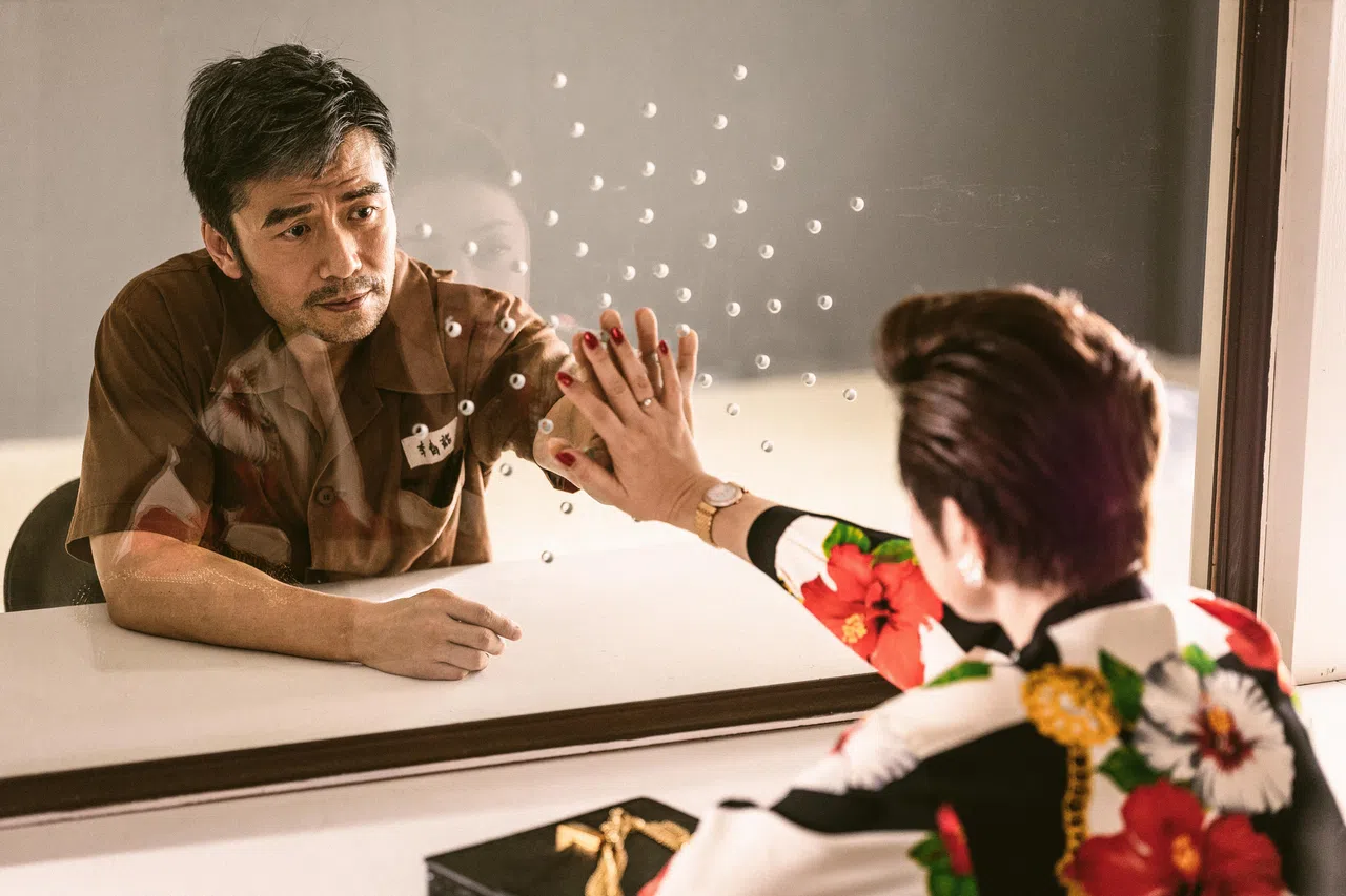 陈法蓉和唐文龙（左）饰演的夫妻，有许多温馨的镜头。（TVB提供）