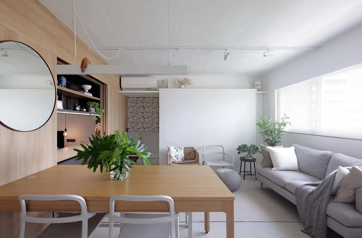 男主人若想欣赏自己的收藏，只要拉上卷帘，就一目了然。（Anomaly提供图片）