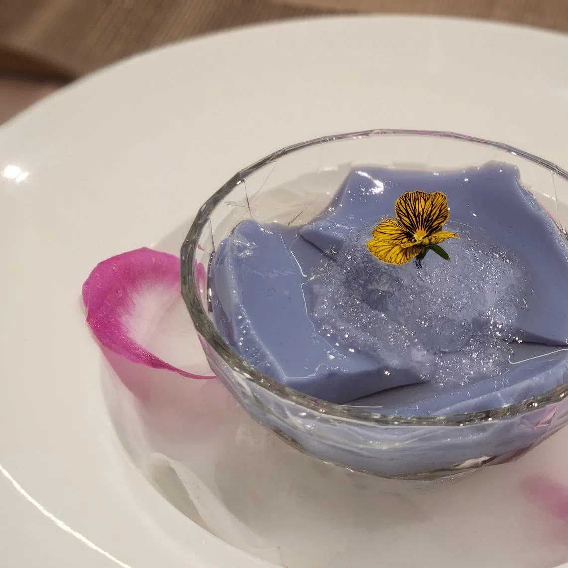 新御厨的雪燕蓝冰豆花。（陈爱薇摄）