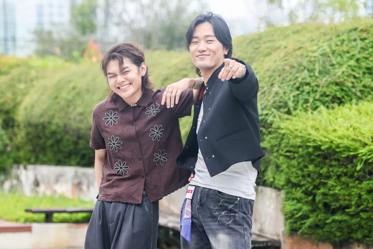 宋立伟（右）和陈耀威认为人生短暂，想做的事就该去做，于是全心投入音乐工作。（陈斌勤摄）