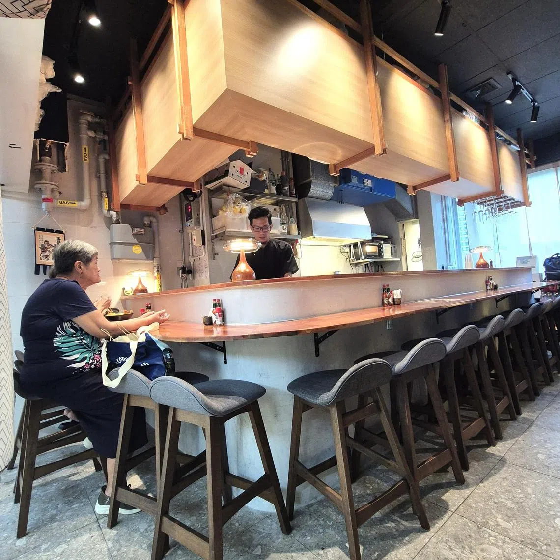 Kangji Curry Mee分早晚时段与居酒屋共用空间。（陈爱薇摄）