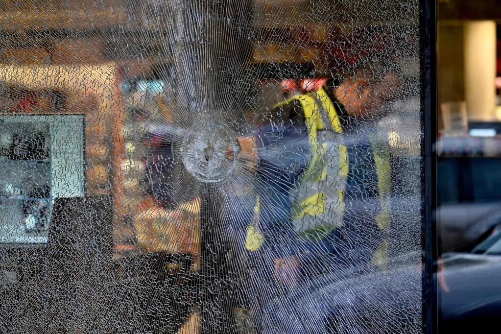 基辅枪击劫持事件酿六死七伤 枪手被击毙当局列为恐袭