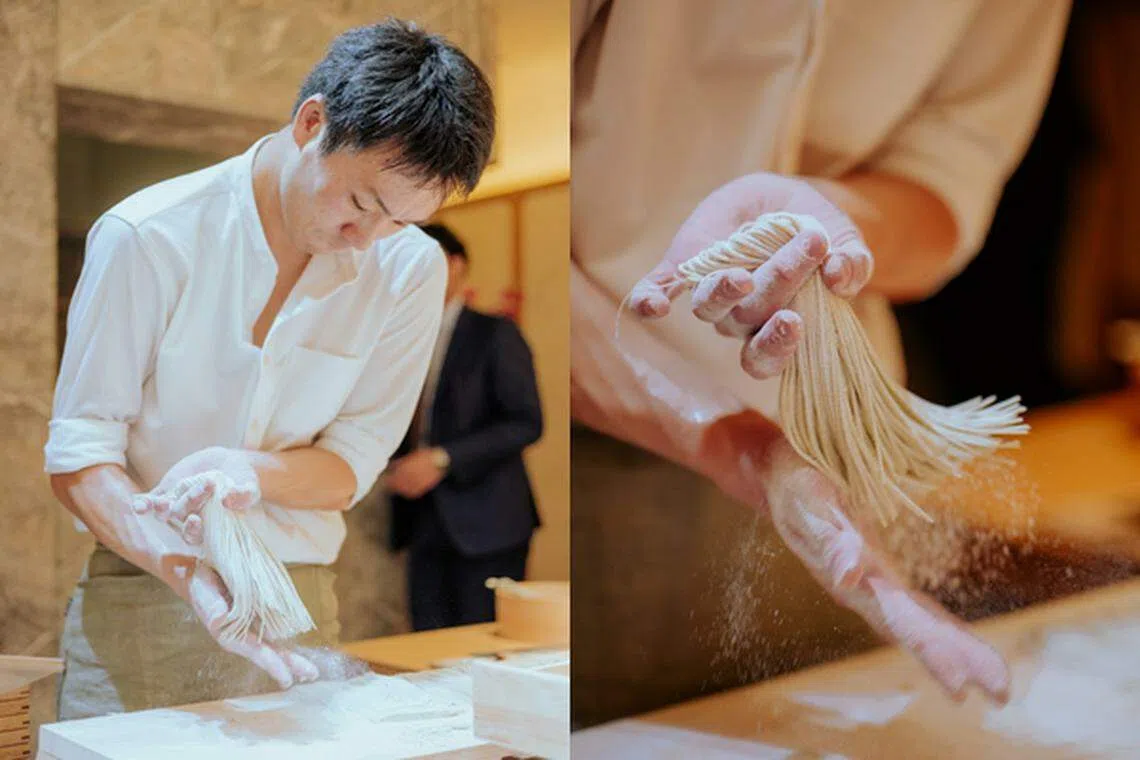 Miyanoya荞麦面馆第四代掌舵人米山俊介，在活动上现场示范制作荞麦面。（受访者提供）