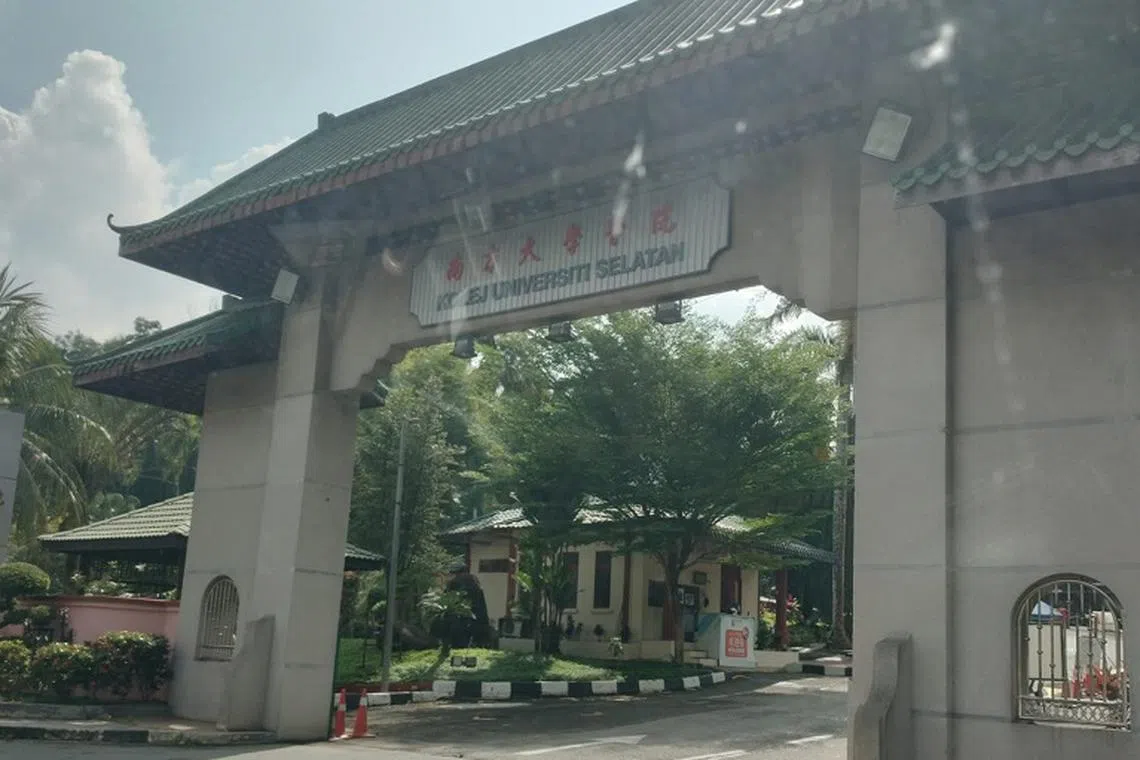 一路顺畅，大家比预定时间提早抵达南方大学。（曾伟杰摄）