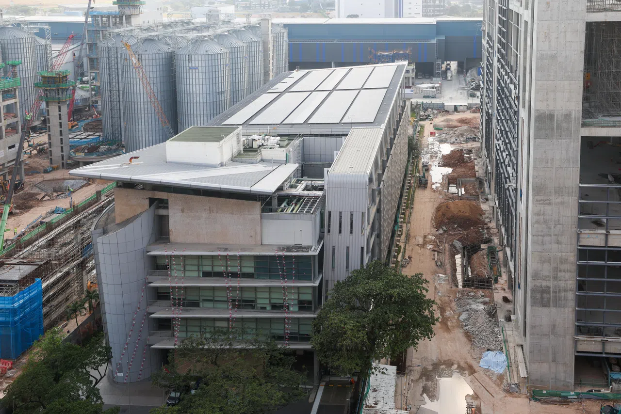 事故地点在裕廊海港路30号的建筑工地。（吴先邦摄）