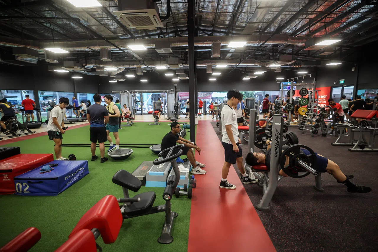 位于大巴窑西巴刹及熟食中心前方的临时ActiveSG健身房占地约770平方公尺，有超过100个器材和设备，部分是新的，部分源自旧的大巴窑体育中心健身房。（关俊威摄）