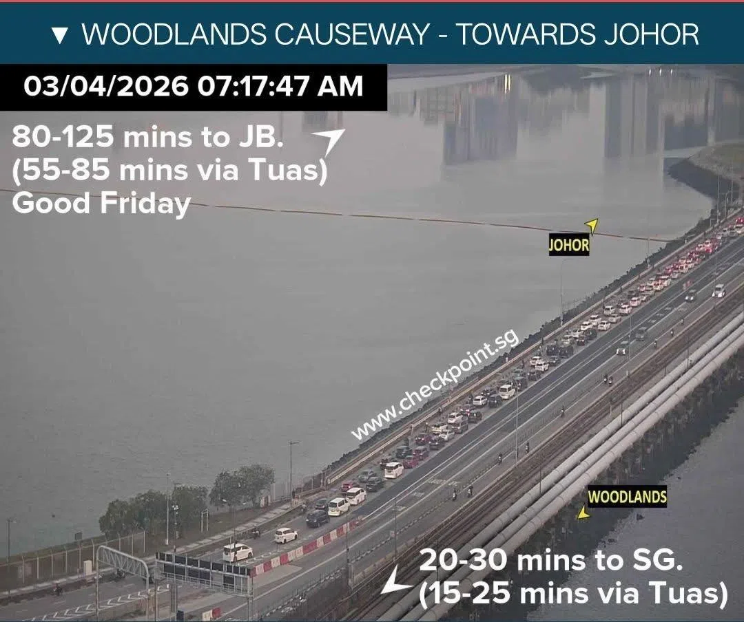 移民与关卡局星期五（4月3日）早上7时28分在脸书贴文说，兀兰关卡出境交通非常繁忙，车龙到达武吉知马快速公路（BKE）10A出口。（取自Checkpoint.sg）