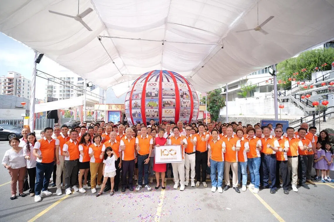 共有约200人出席这次活动，包括三巴旺西单选区议员傅丽珊以主宾身份参与其中。（南安会馆提供）