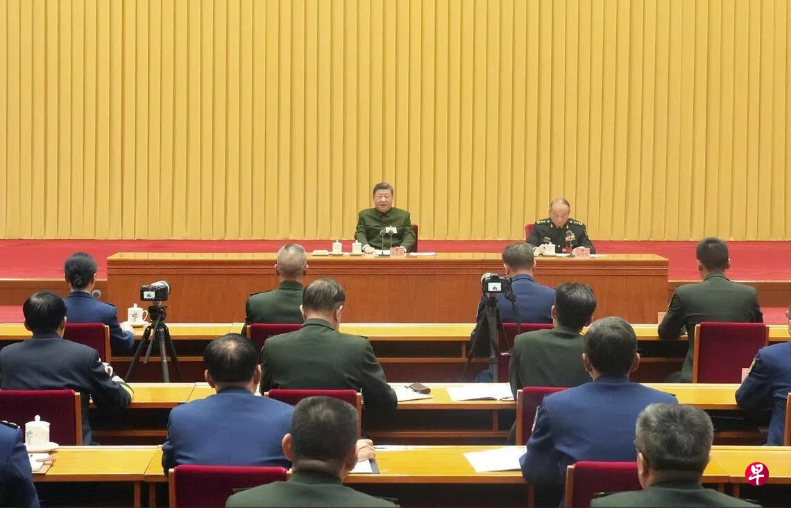 �й�����ǡ������ί��ϯ��̨����ϰ��ƽ��������3��7�գ���ϯȫ���˴��ž����侯���Ӵ�����ȫ����顣����ϰ��ƽ֮�⣬�й������ί��ʣ�µ���һ��Ա����ί����ϯ������̨���ң�Ҳ����ϯ̨�Ͼ����� ���»��磩