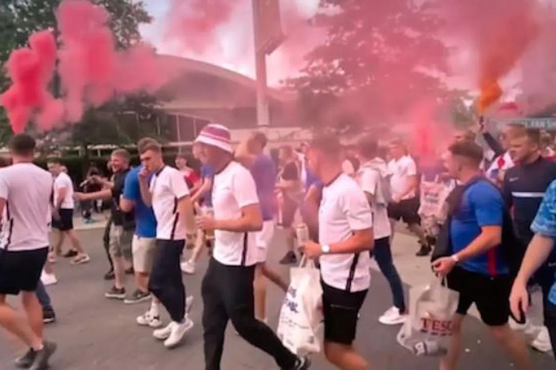 纪录片《欧洲杯决赛夜：攻占温布利》带你回到2021年7月11日，英格兰足球队打欧洲杯决赛的那一天。（取自Netflix网站）