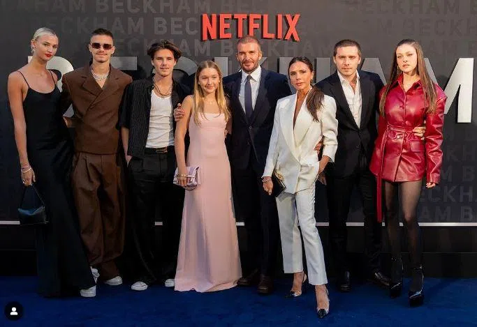 足球明星贝克汉姆（中）的同名纪录片在Netflix上架立刻引起观众追捧。（互联网）