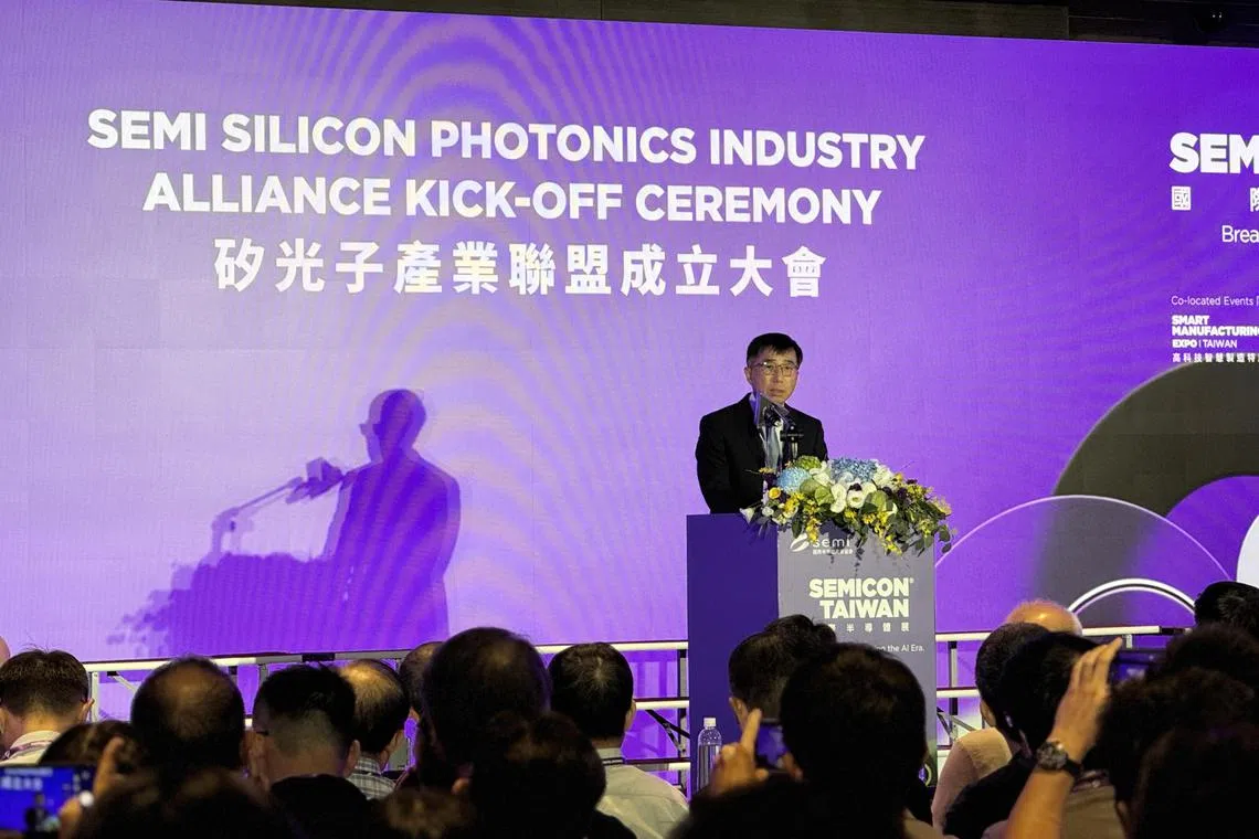 国际半导体产业协会（SEMI）9月3日举办矽光子产业联盟成立大会，台积电副总经理徐国晋在会中表示，希望透过产业联盟成立，可以整合上下游合作，加速台湾硅光子发展。（缪宗翰摄）