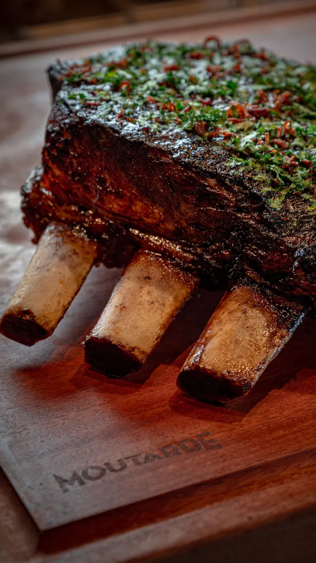 Moutarde餐馆有多种西餐肉品选择。（餐馆提供）