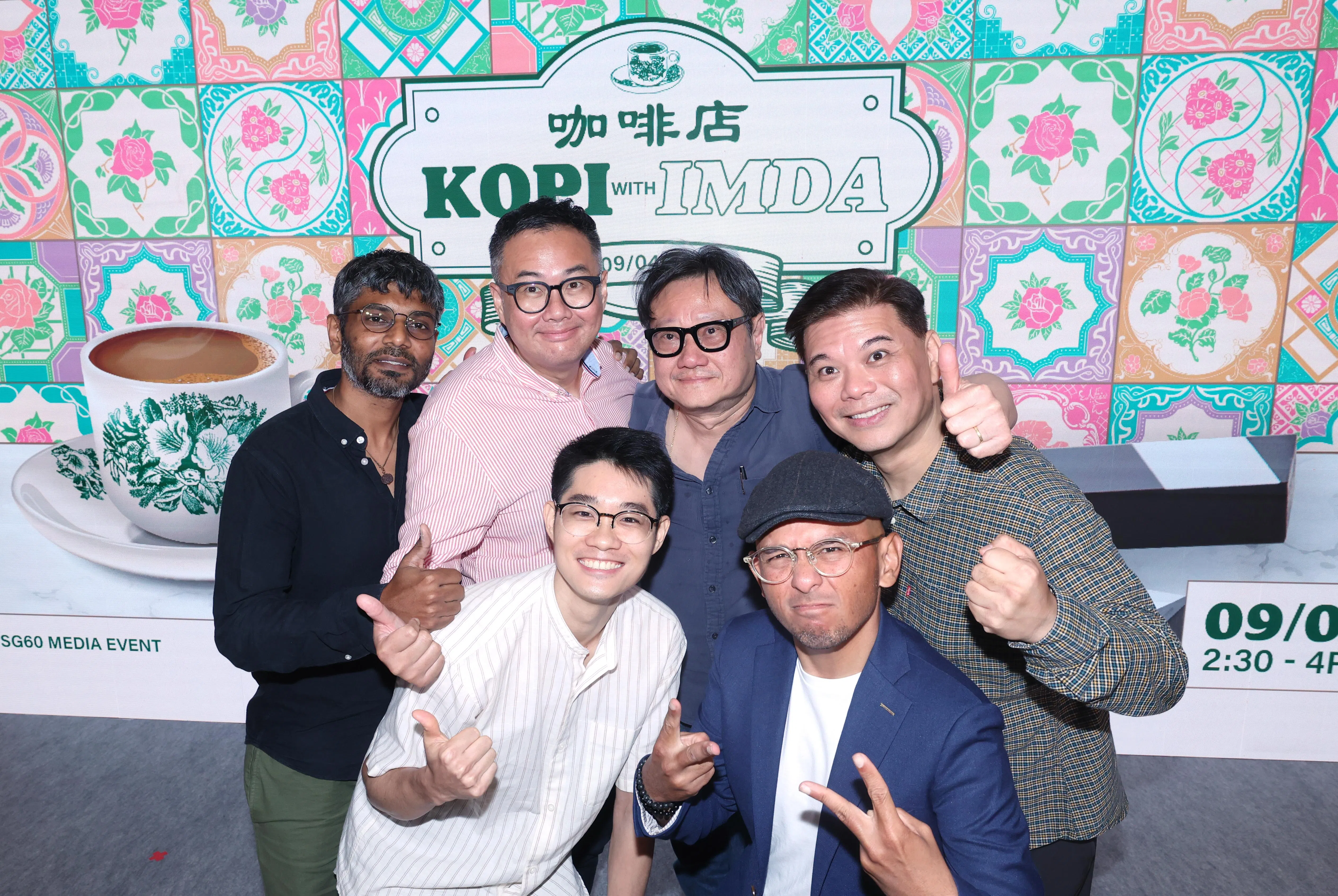 SG60电影《情牵咖啡店》主创团队导演Don Aravind（后排左起）、制作人林德、邱金海，导演王国燊、林骏先（前排左起）和Raihan Halim。（档案照）