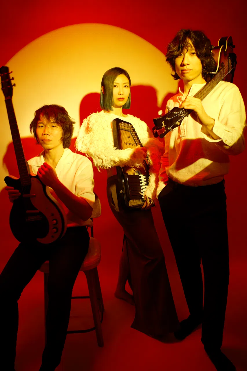 表情银行成员有吉他手Robin（左起）、主唱思雨和贝斯手兼乐队制作人通通。（表情银行提供）