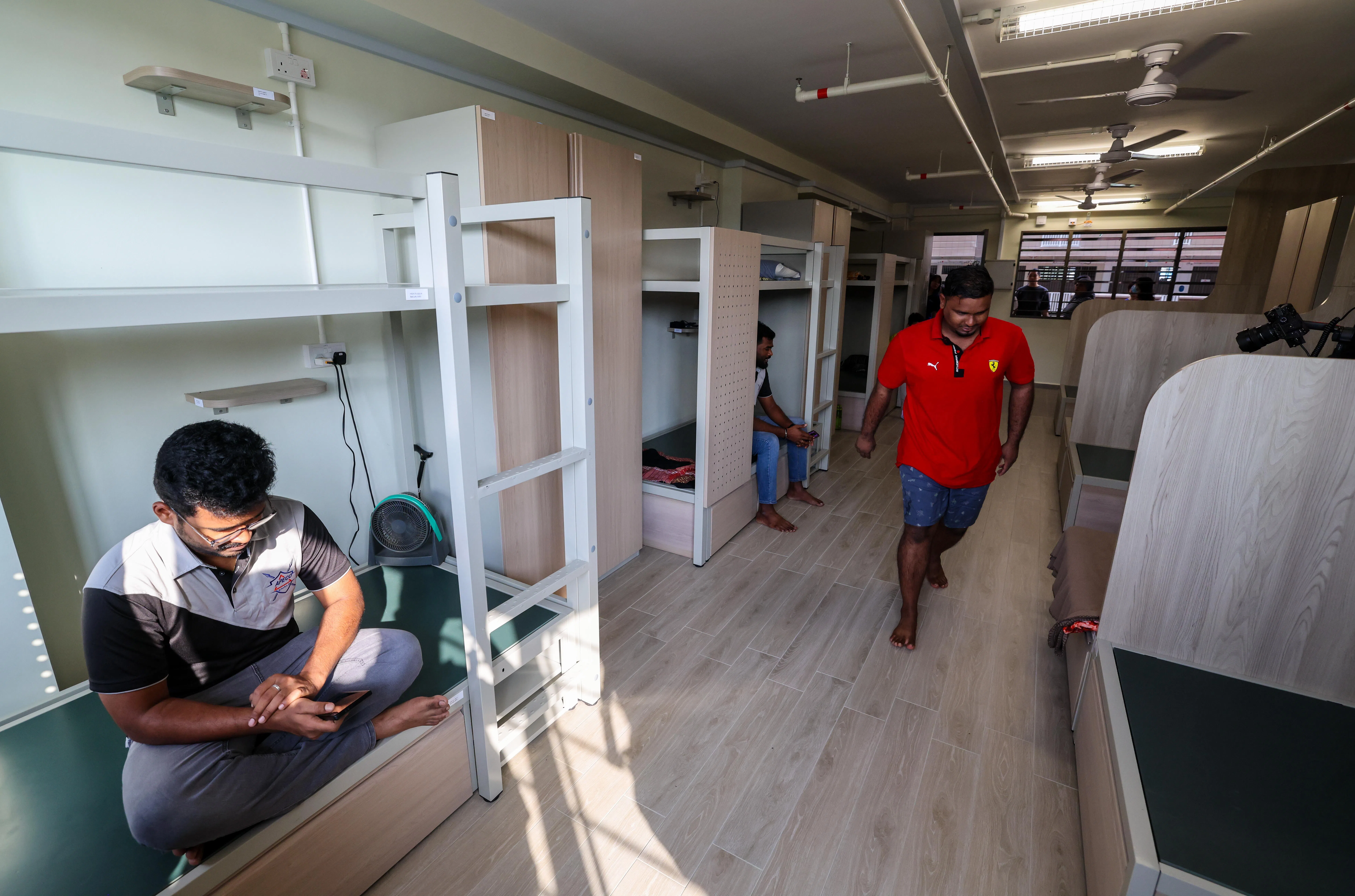 乐巢都康客工专用宿舍按照人力部新标准兴建，每间房有六张单人床和三张双层床，并附带厕所。相比现有多数宿舍房间，新宿舍空间更宽敞。（陈斌勤摄）