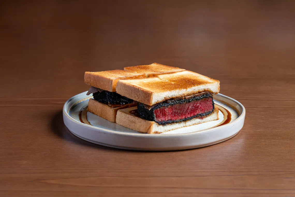 炸和牛三明治是Reif Japanese Kushiyaki餐馆的招牌菜之一。（受访者提供）