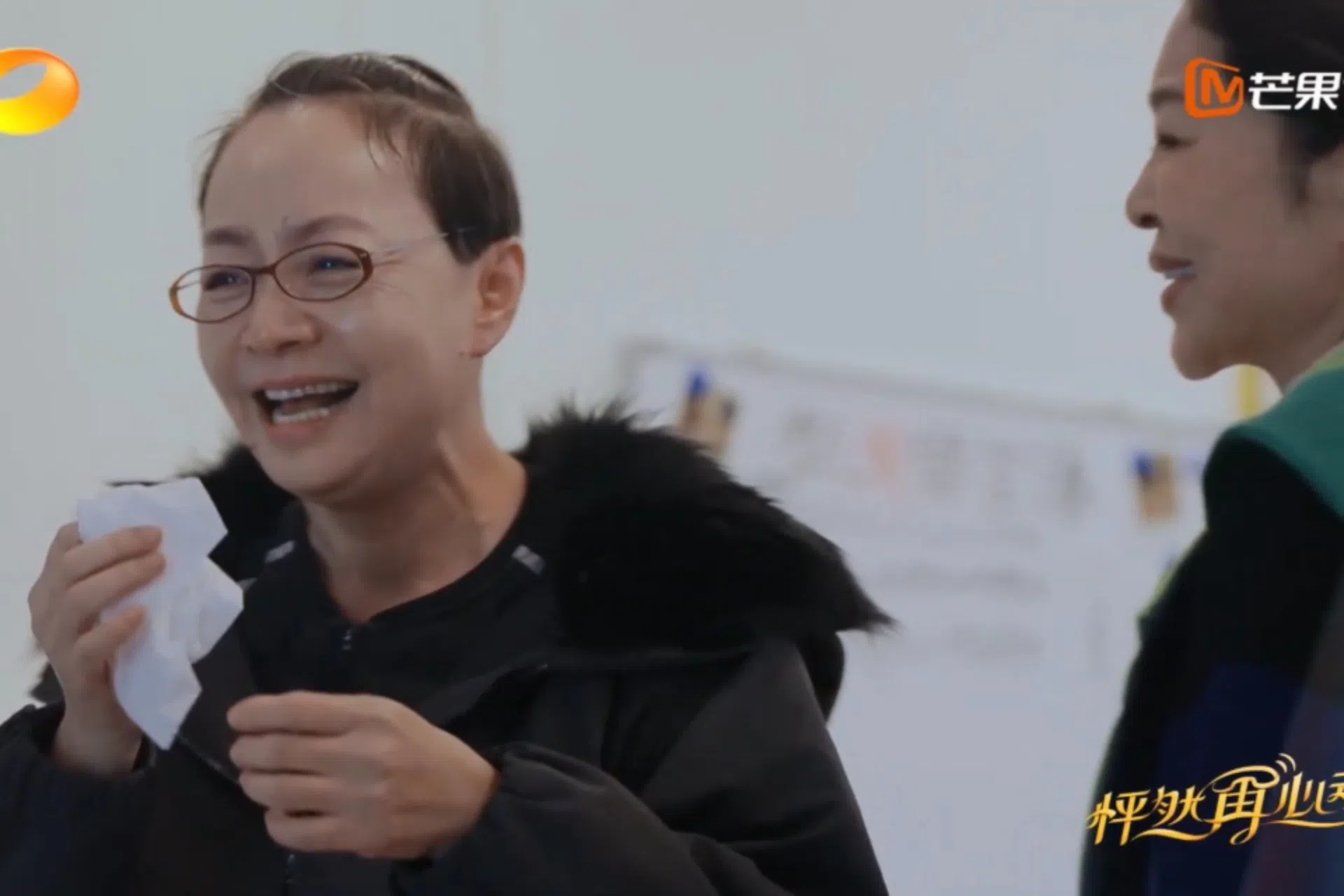 宋丹丹（左）和倪萍时隔20年终于冰释前嫌。（互联网）