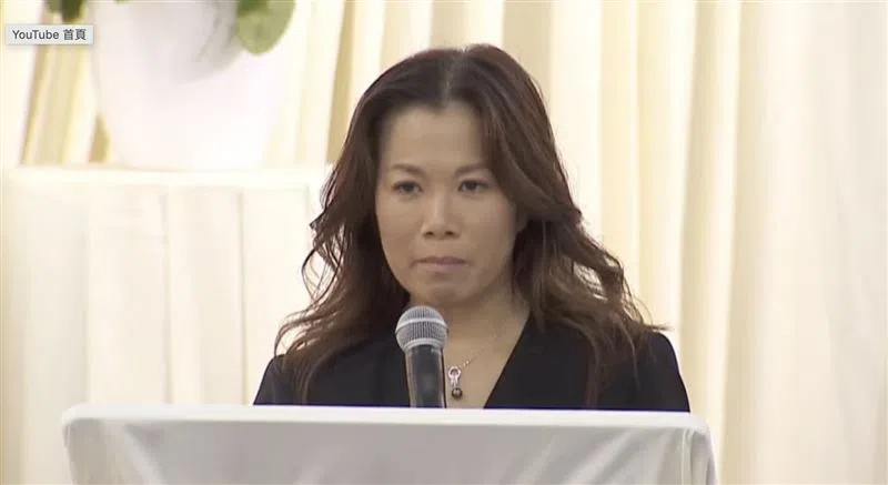 李玟的高中同学Grace致辞时强忍悲伤。（互联网）