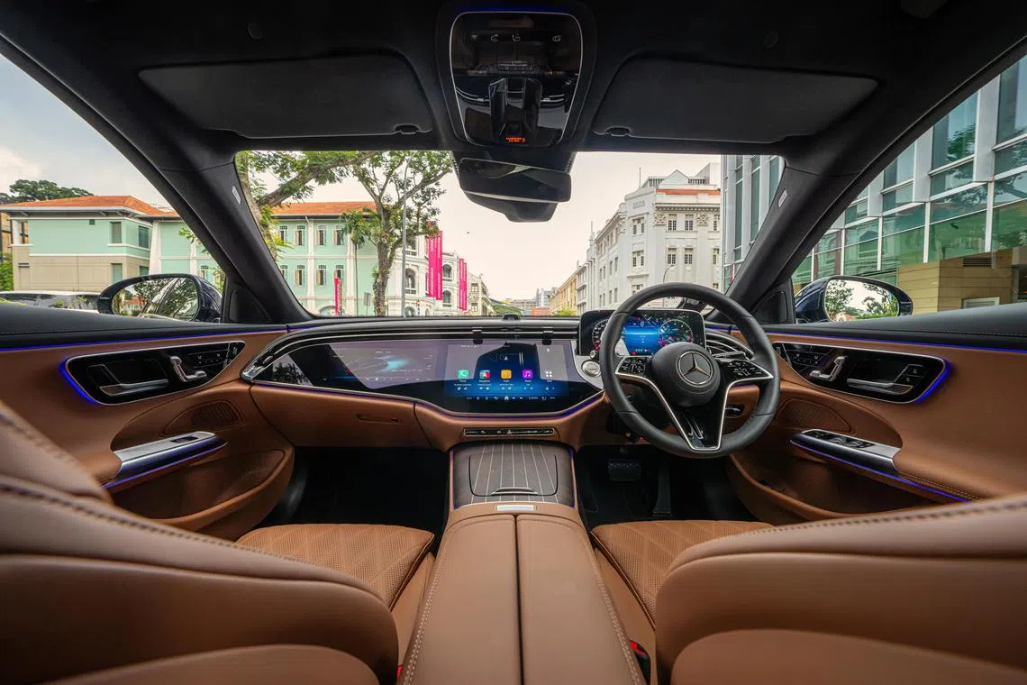 新一代E200的车厢沐浴在LED氛围灯中，养眼舒适。（马赛地提供）