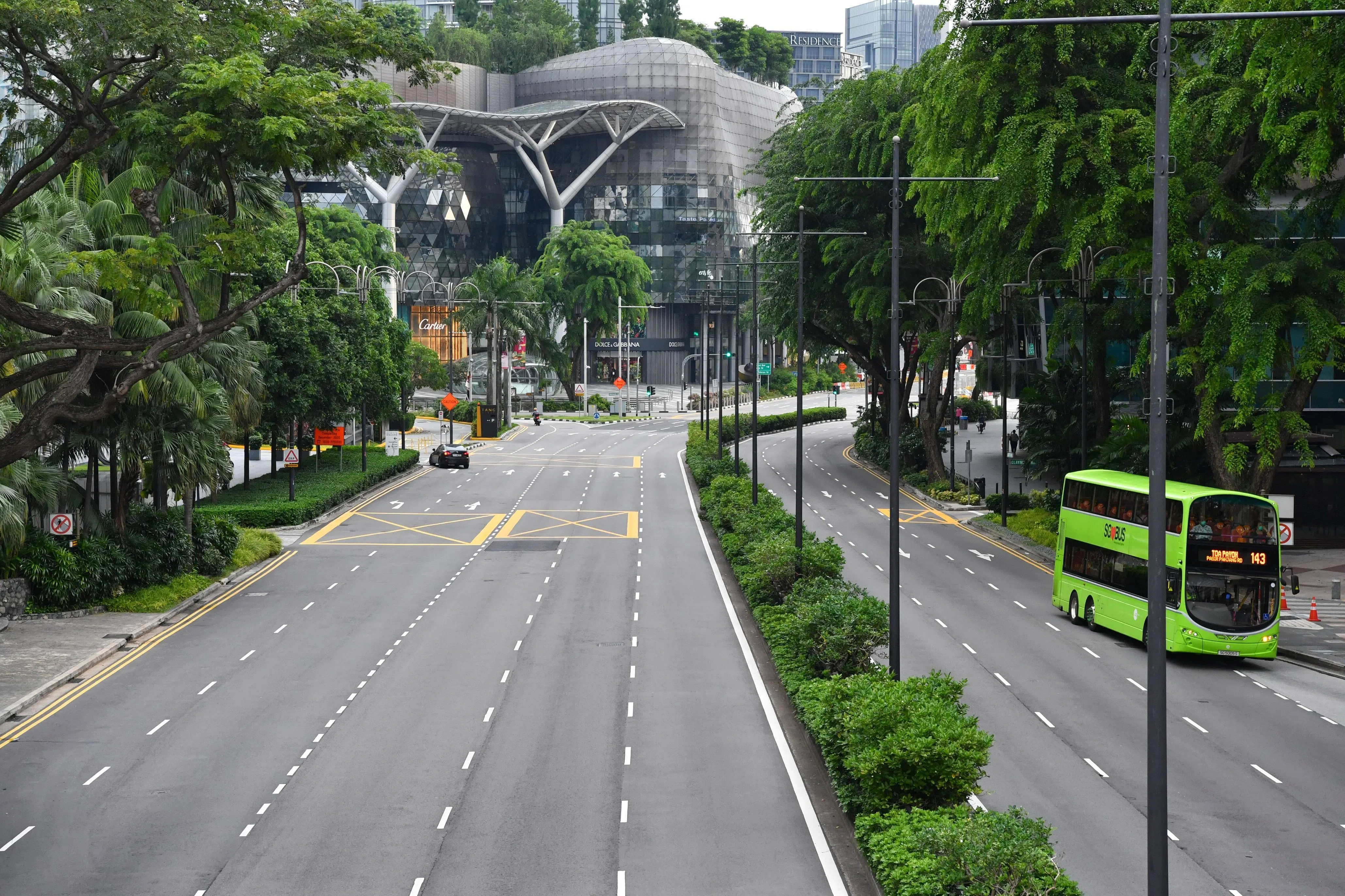 史各士路衔接纽顿和乌节地铁站，沿路可见商场、高档酒店和黑白洋房。（《海峡时报》档案图）