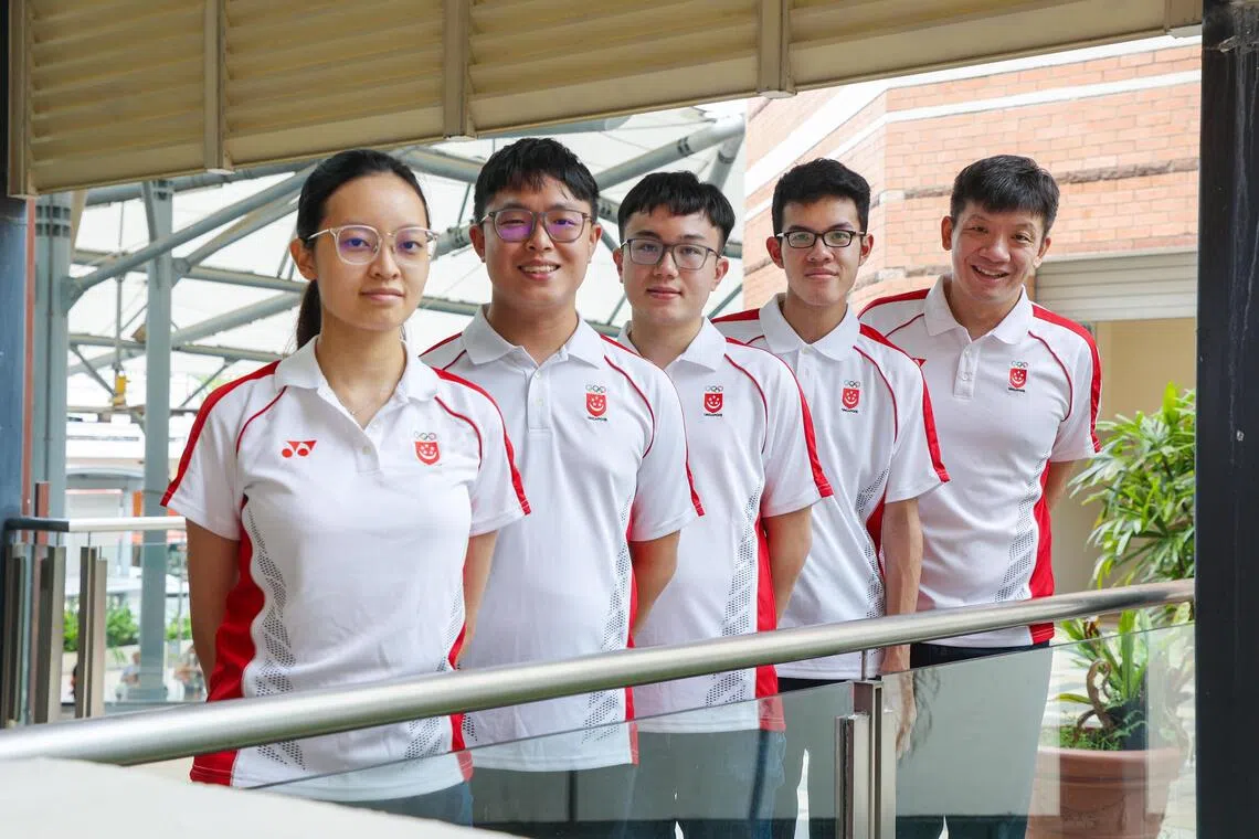 洪美珠（左起）、陈忠贤、张景尧、黄镇勇和吴伟铭是我国参加泰国象棋项目七名运动员中的其中五人，另两人佳睿和谢宇哲没有出席媒体日活动。（游甯稀摄）