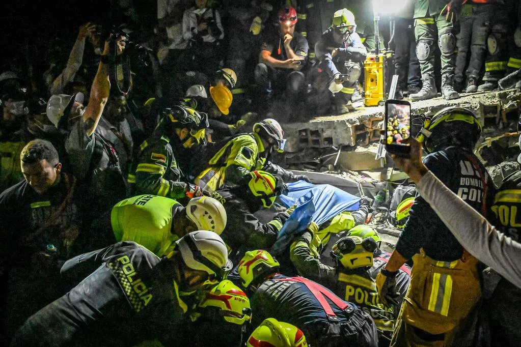 哥伦比亚强震已酿约250死 民众团结一致参与搜救