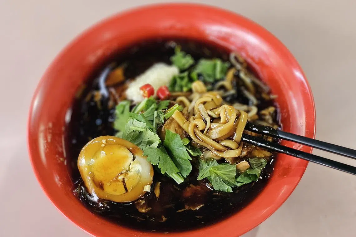 沈厨传统古早味卤面，卤汁香醇浓稠。（黄亿敏摄）