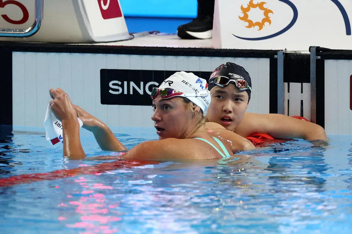 中国的12岁天才泳将于子迪（黑帽）在本届女子200米混合泳决赛中排名第四，与奖牌插肩而过。（路透社）