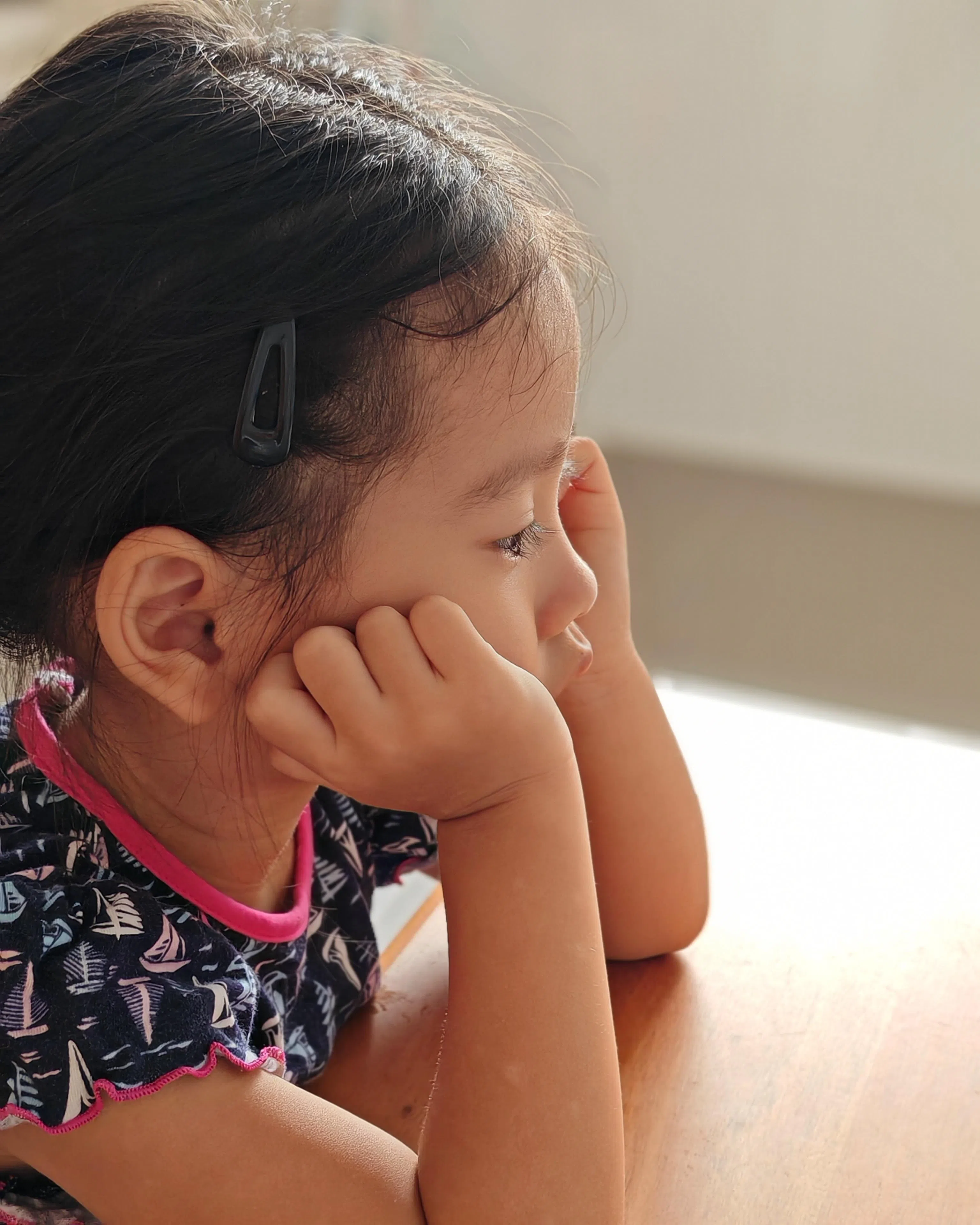 Magic V3的人像摄影效果出色，皮肤颜色和头发拍得自然细腻。（黄少伟摄）