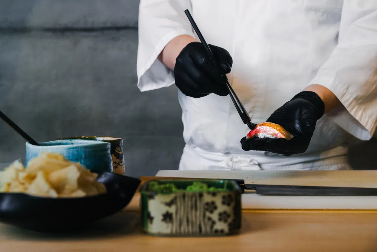 寿司五贯精选当月最应季海产，从轻盈到浓厚口味递进展开。（餐馆提供）