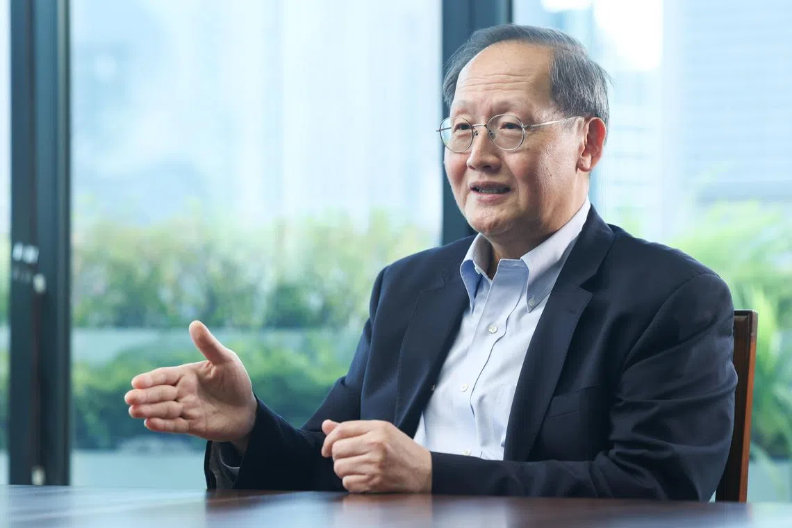 人力部长兼贸工部第二部长陈诗龙医生接受《联合早报》访问。（陈斌勤摄）