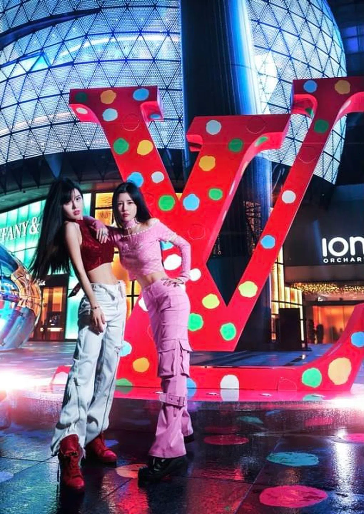 By2两姐妹孙涵（右）和孙雨，时隔三年终于回新。（By2工作室提供）