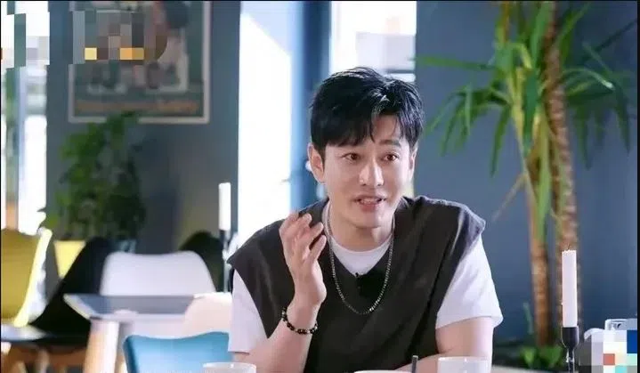 黄晓明离婚后首次公开提到杨颖。（取自艺人微博）