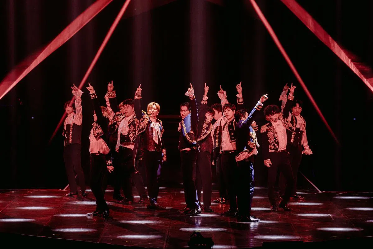 Super Junior在演唱会上卖力又唱又跳回报粉丝的支持。（图/One Production）