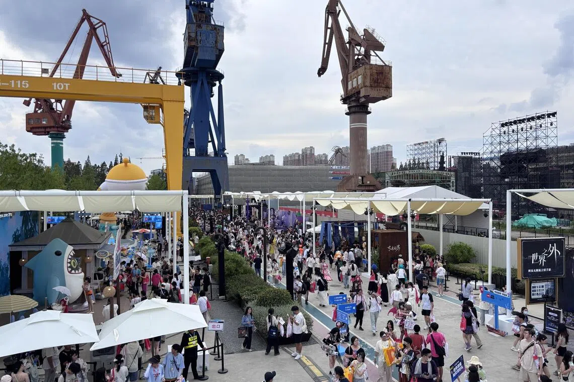 上海复兴岛是黄浦江上唯一的内陆岛，曾孕育中华沪东造船厂，目前岛上仍保留一批老式工业厂房。（黎康摄）