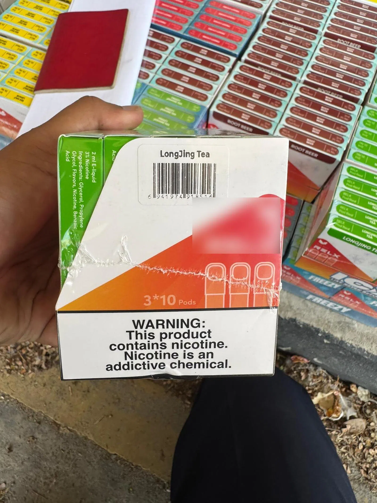 暗藏2400件电子烟和配件的一辆马国罗厘7月29日企图从大士关卡入境我国，被当局人员识破。（取自移民与关卡局脸书）