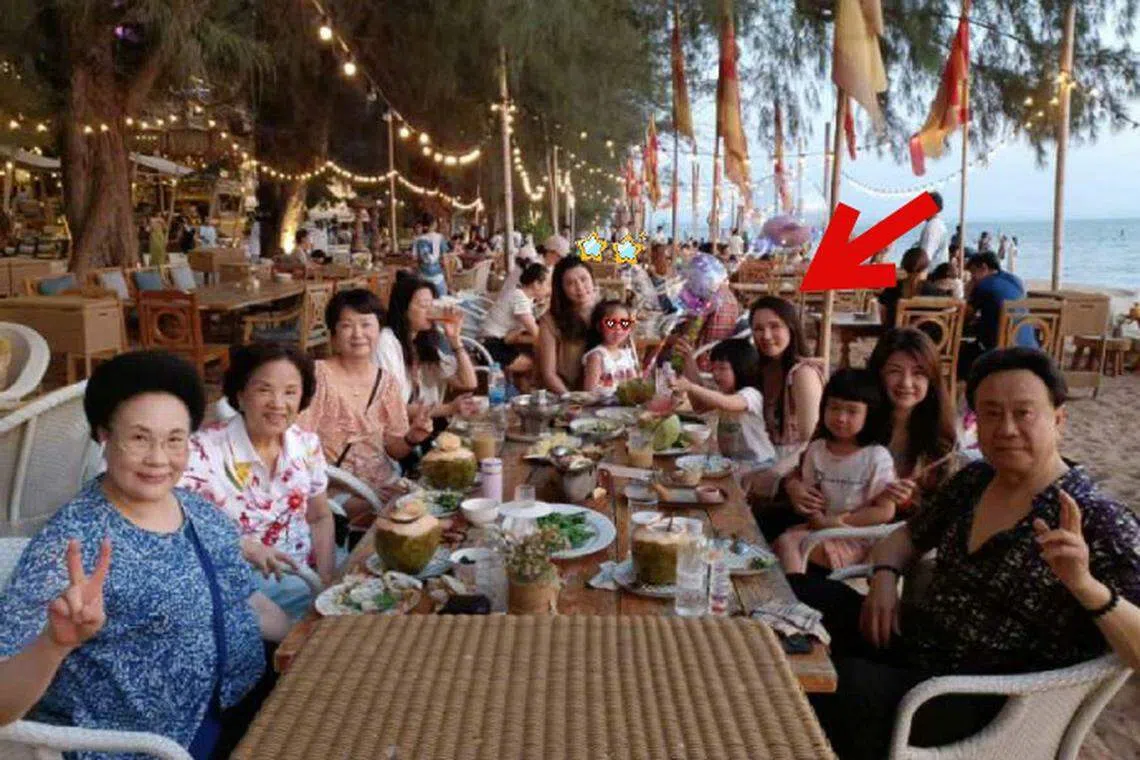 伊能静（箭头标识）分享与家人泰国旅行的照片。（伊能静微博）