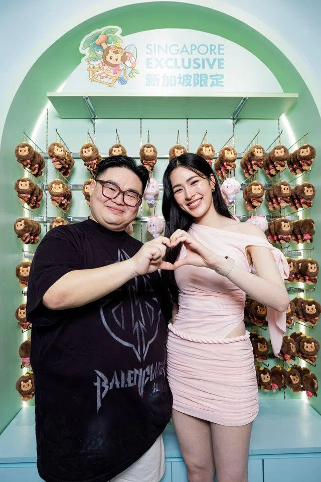 Sinnkawa创办人陈强外形喜感，与邝玲玲在自家品牌“生日会”上相见欢。（Sinnkawa提供）