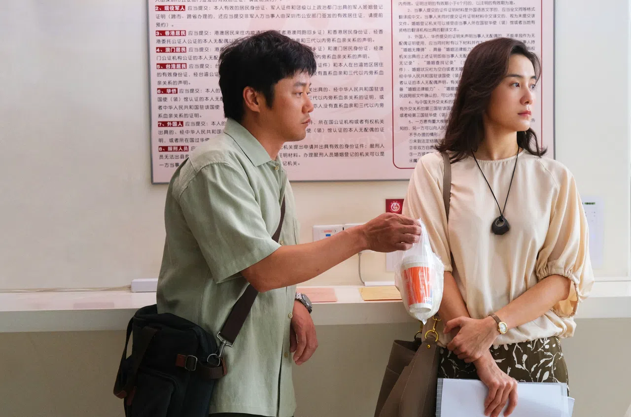 肖央（左）和宋佳扮演一对决定离婚的夫妻。（mm2提供）
