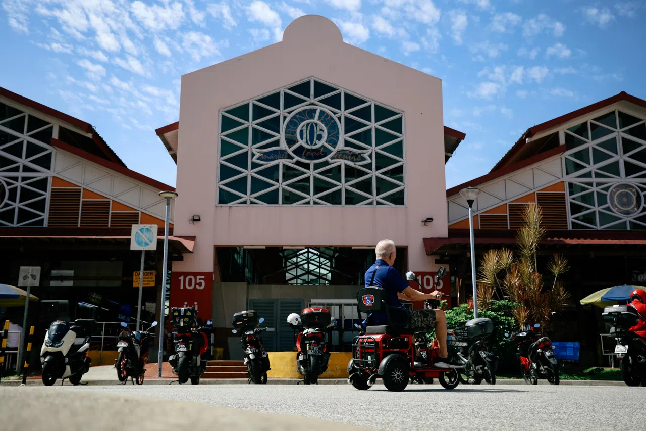 建于1984年的忠邦熟食中心，内有56个熟食摊位。（关俊威摄）