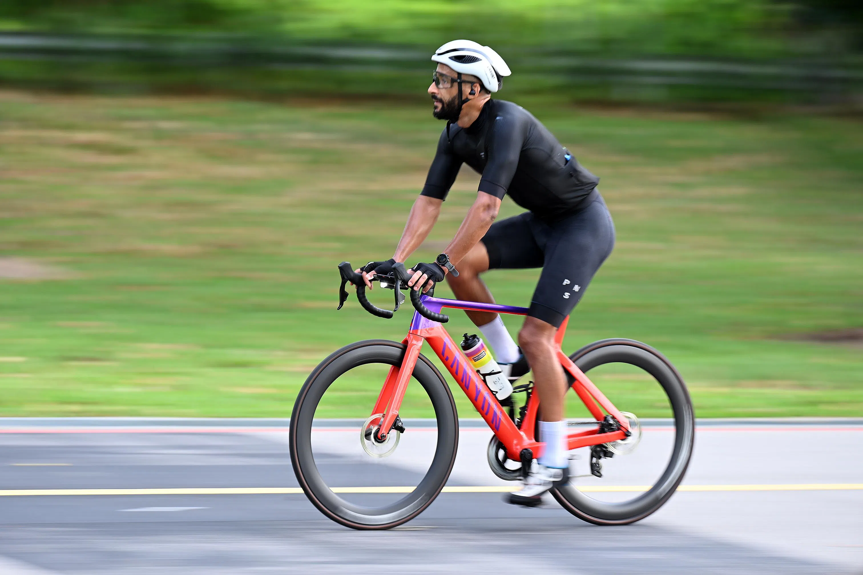 相机的人物追踪功能稳定可靠，能快速对焦和连拍，让捕捉动作轻松自如。（谢智扬摄）