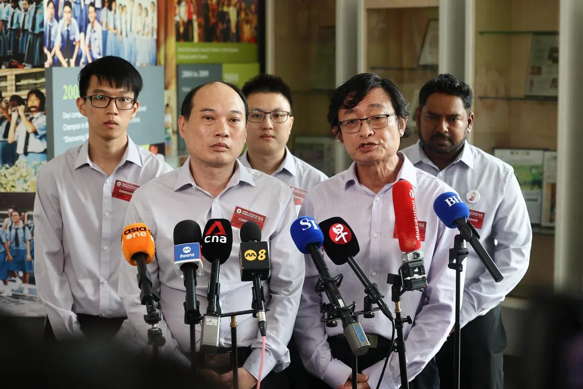 人民力量党竞逐宏茂桥集选区议席，五位候选人在提名结束后接受媒体访问。他们分别是（前排左起）林年进、何昀龙、（后排左起）王政道、李育儒和达迪乌斯。（陈渊庄摄）