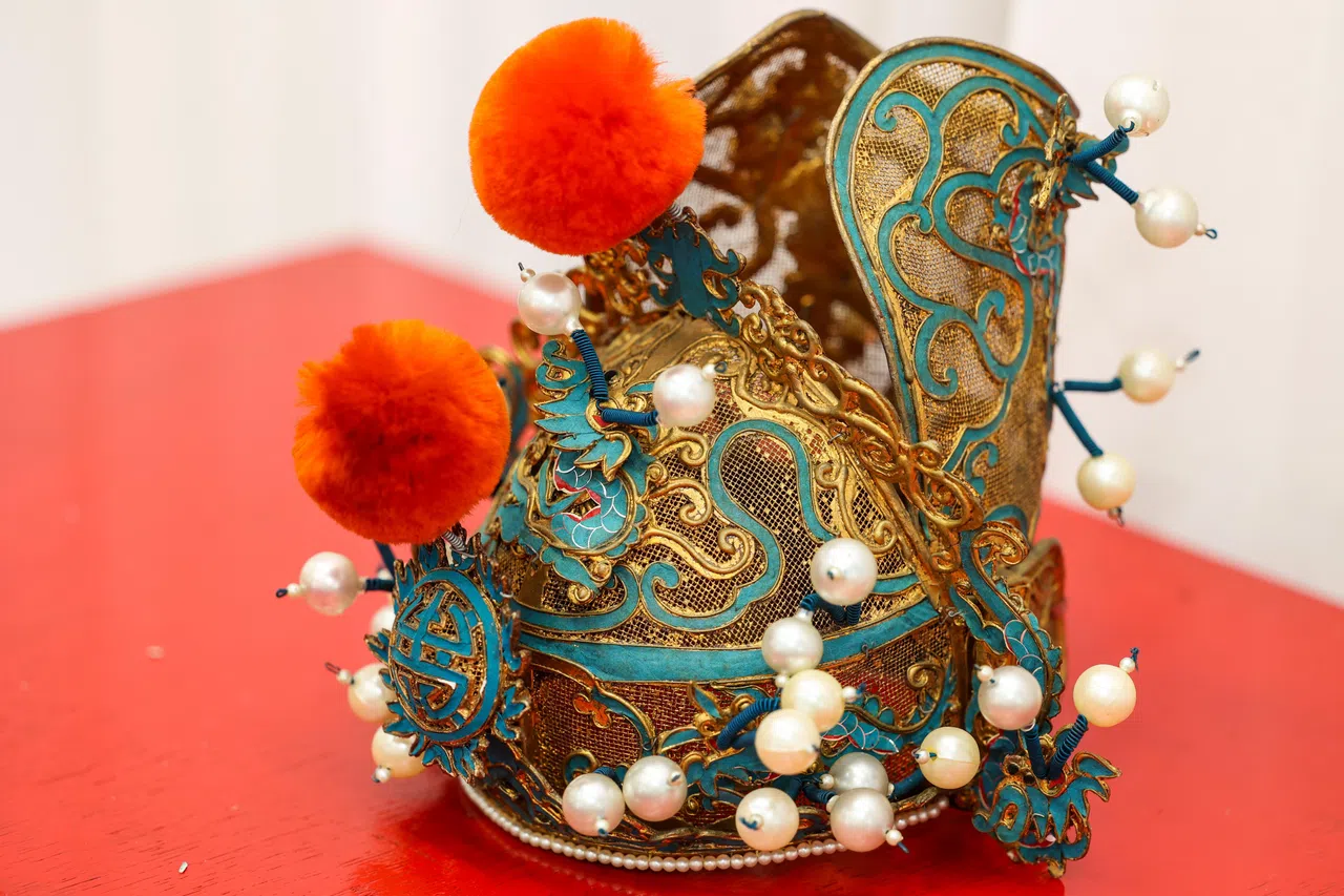 即使是太监盔上也有龙纹，太监服侍的是真龙天子。（关俊威摄）