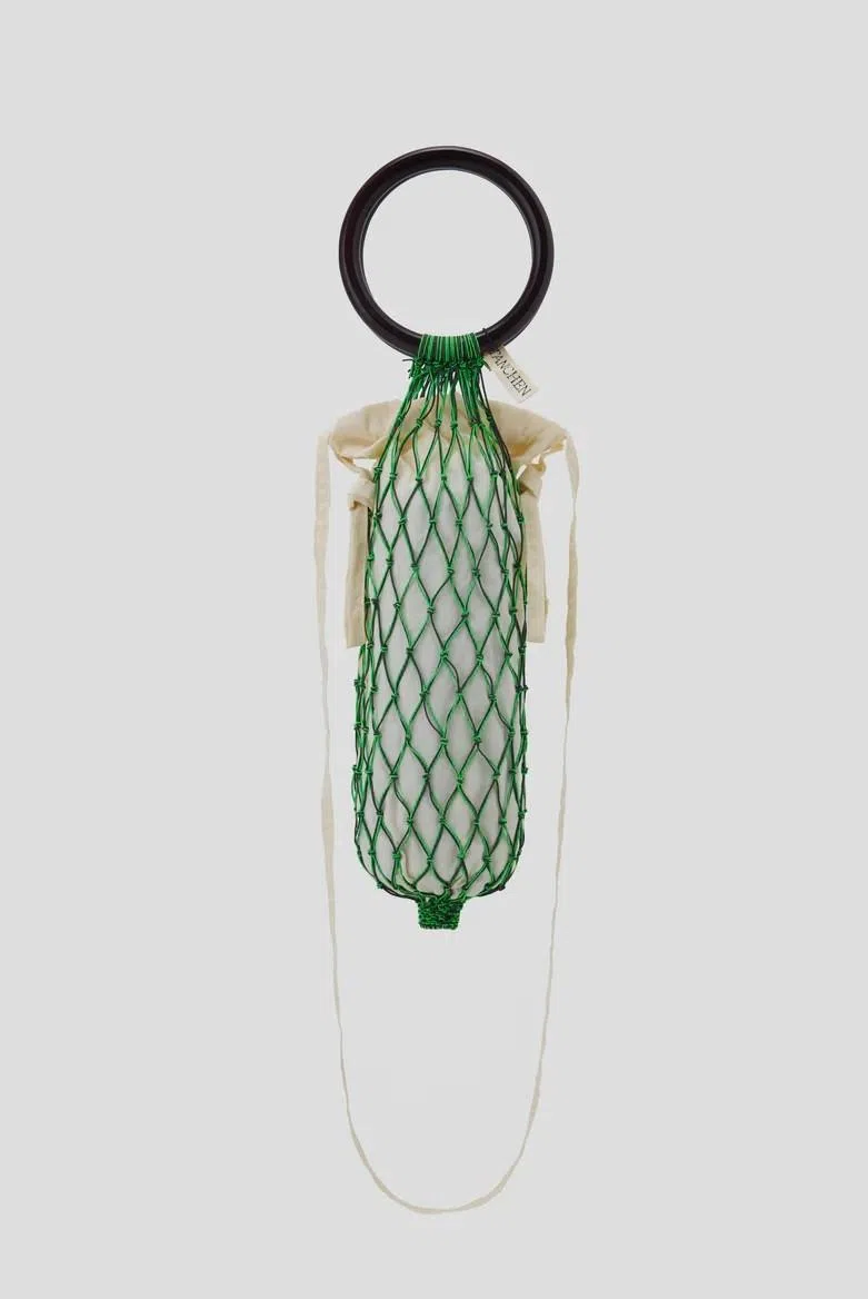 “0/0 Magnum”是专门为酒和长形物体设计的拎袋。（取自Tanchen Studio官网）