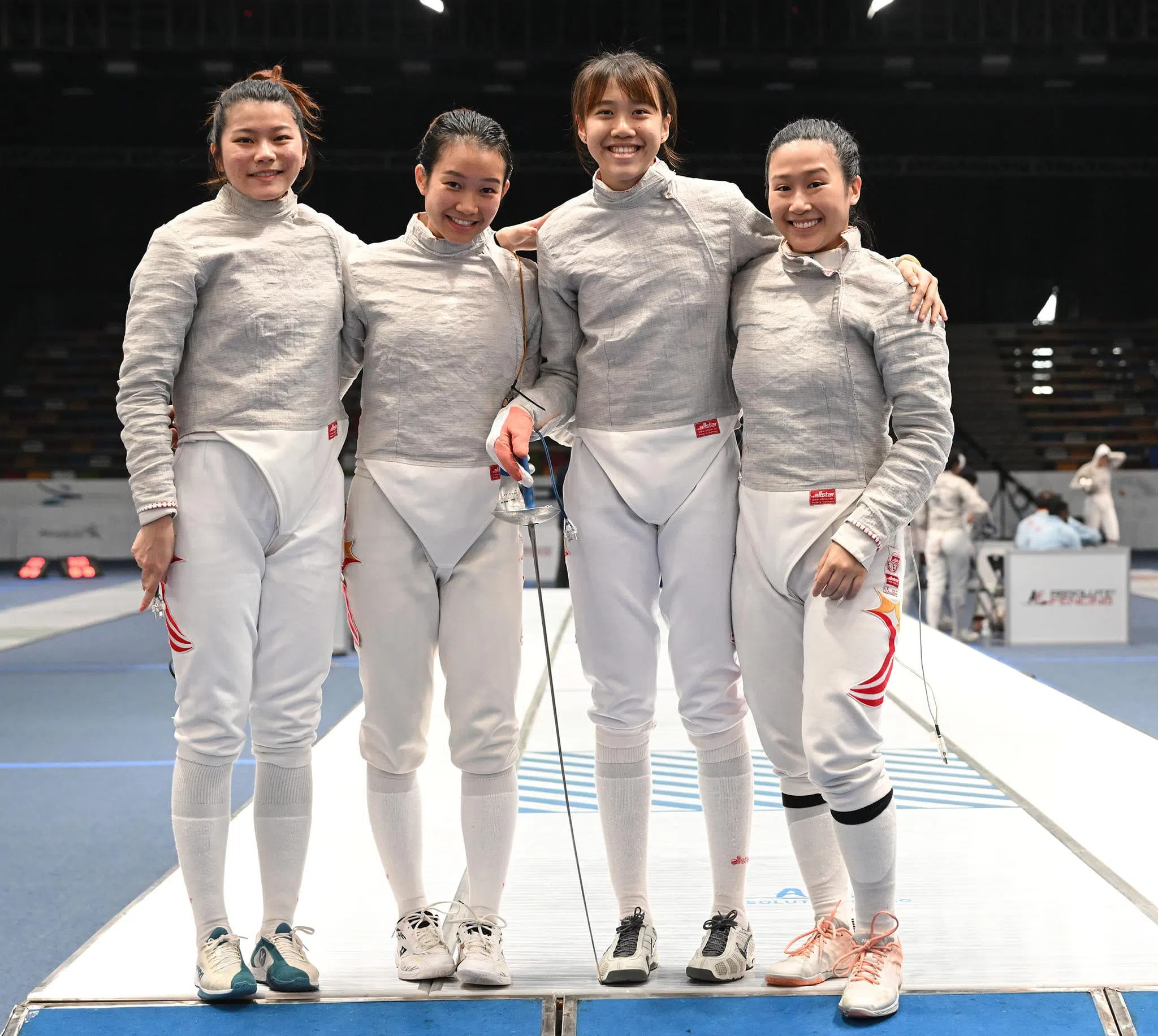 （左起）许静、黄诗婷、王洁敏和王淑慧为我国在亚锦赛女子佩剑团体赛中拿下第八。（取自新加坡击剑总会脸书）